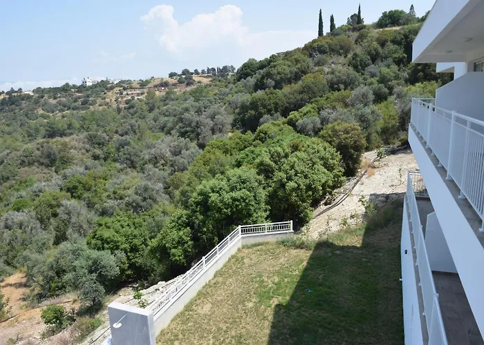 Akamas Throne Neo Chorio